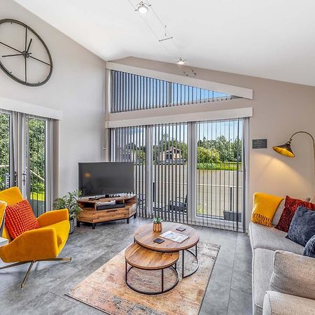 Woad Mill Lakeside Lodges Boston Exteriör bild