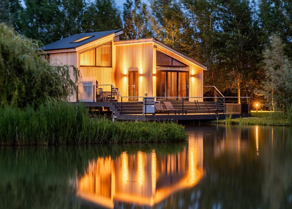 Woad Mill Lakeside Lodges Boston Exteriör bild