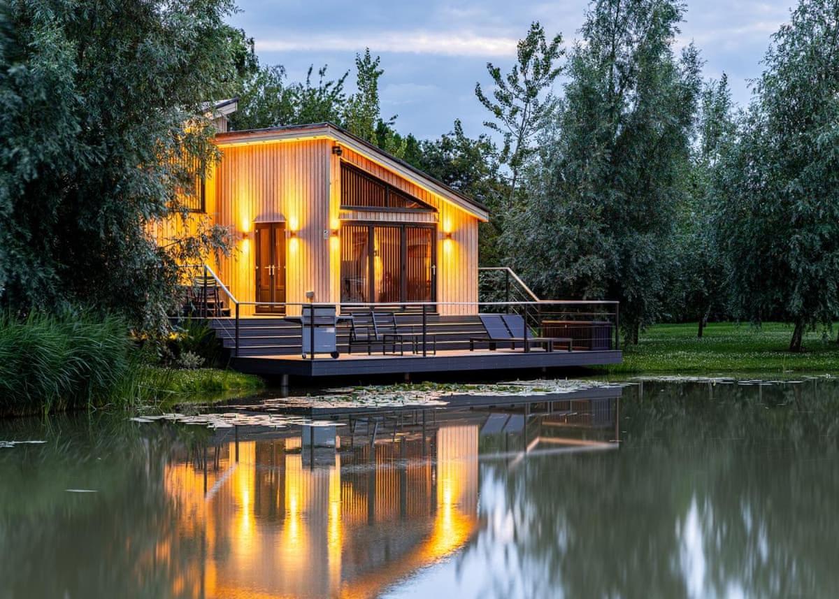 Woad Mill Lakeside Lodges Boston Exteriör bild